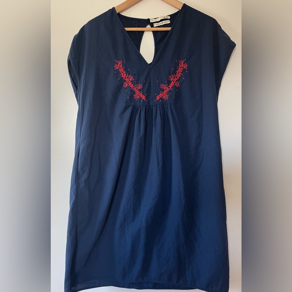 Chic Navy Blue Tunic with Red Embroidery